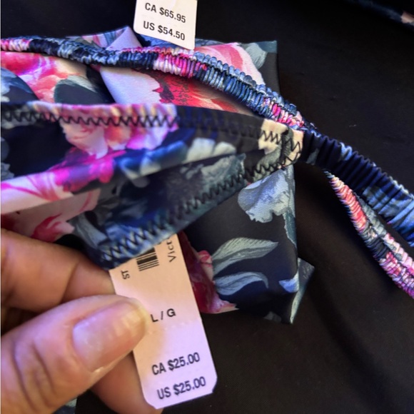 Victoria Secret Bra and Thong Set - Picture 7 of 10